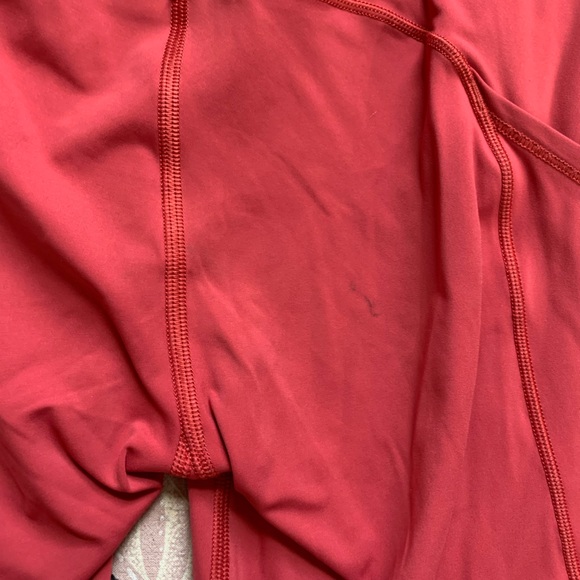 Lulu lemon capris - Picture 4 of 5